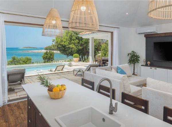 Newsletter%20Image%20-%2050_50%20-%20Beach7.png
