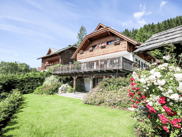 Chalet de vacances en montagne entouré de verdure – Voir les offres de dernière minute à la montagne
