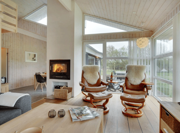 Holiday home with fireplace and cozy living room – Discover autumn destinations